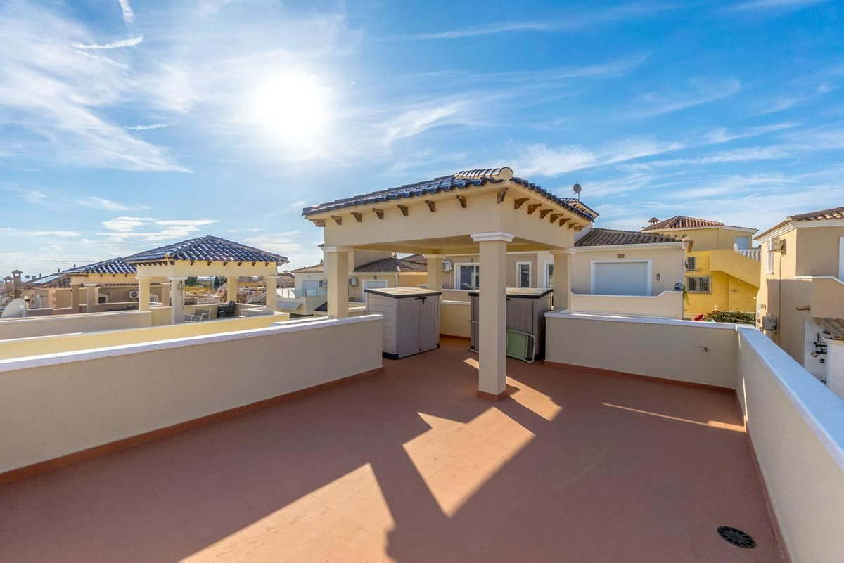 For sale - 3 Bedroom 2 Bathroom House - Detached Villa in Orihuela - Villamartin  - Alicante