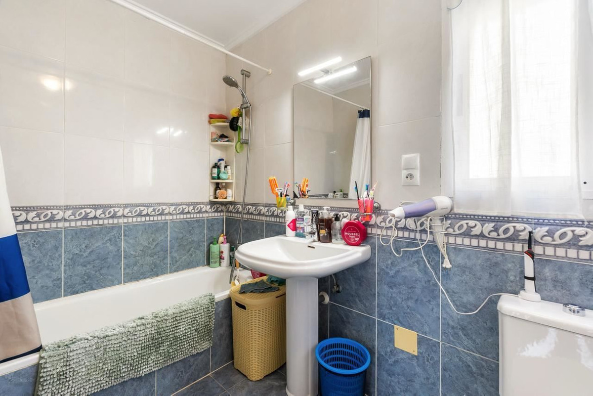 For sale - 3 Bedroom 2 Bathroom House - Detached Villa in Orihuela - Villamartin  - Alicante