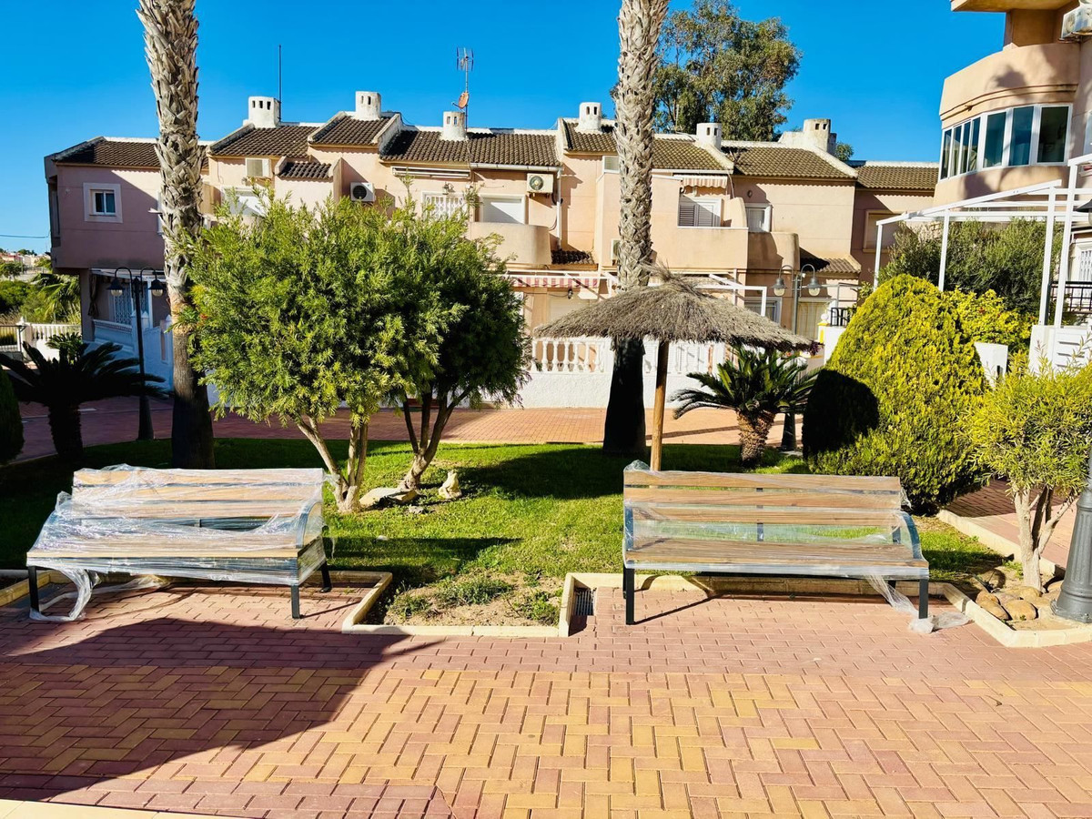 For sale - 3 Bedroom 2 Bathroom House - Townhouse in Orihuela - Mil Palmeras  - Alicante