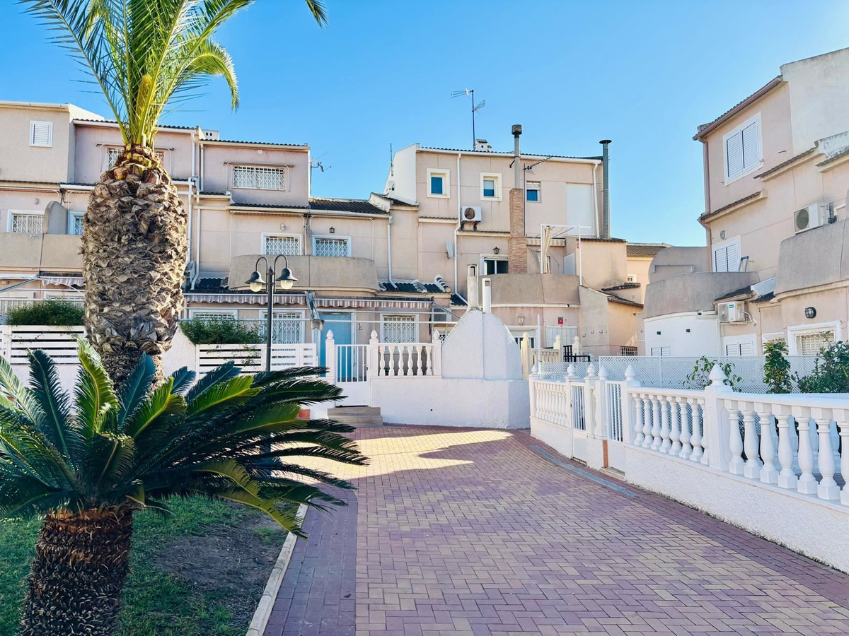For sale - 3 Bedroom 2 Bathroom House - Townhouse in Orihuela - Mil Palmeras  - Alicante