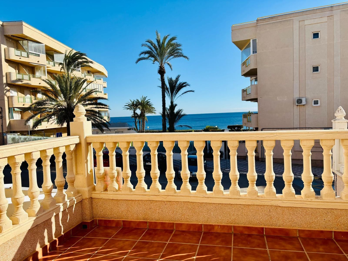 For sale - 3 Bedroom 2 Bathroom House - Townhouse in Orihuela - Mil Palmeras  - Alicante