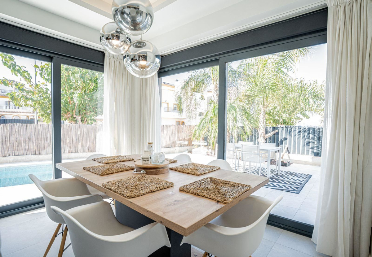 For sale - 3 Bedroom 2 Bathroom House - Detached Villa in San Fulgencio - La Marina  - Alicante