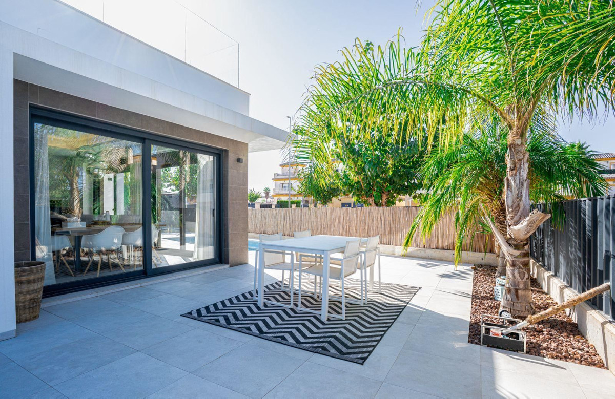 For sale - 3 Bedroom 2 Bathroom House - Detached Villa in San Fulgencio - La Marina  - Alicante