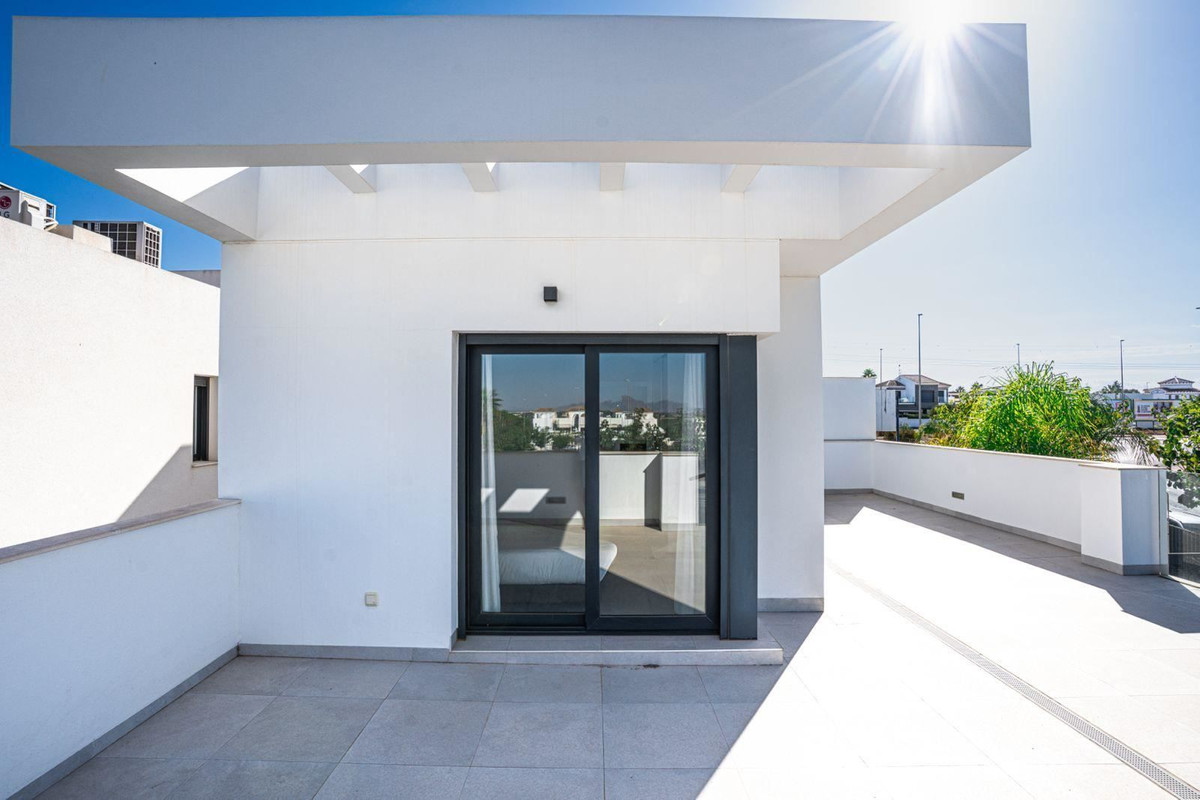 For sale - 3 Bedroom 2 Bathroom House - Detached Villa in San Fulgencio - La Marina  - Alicante