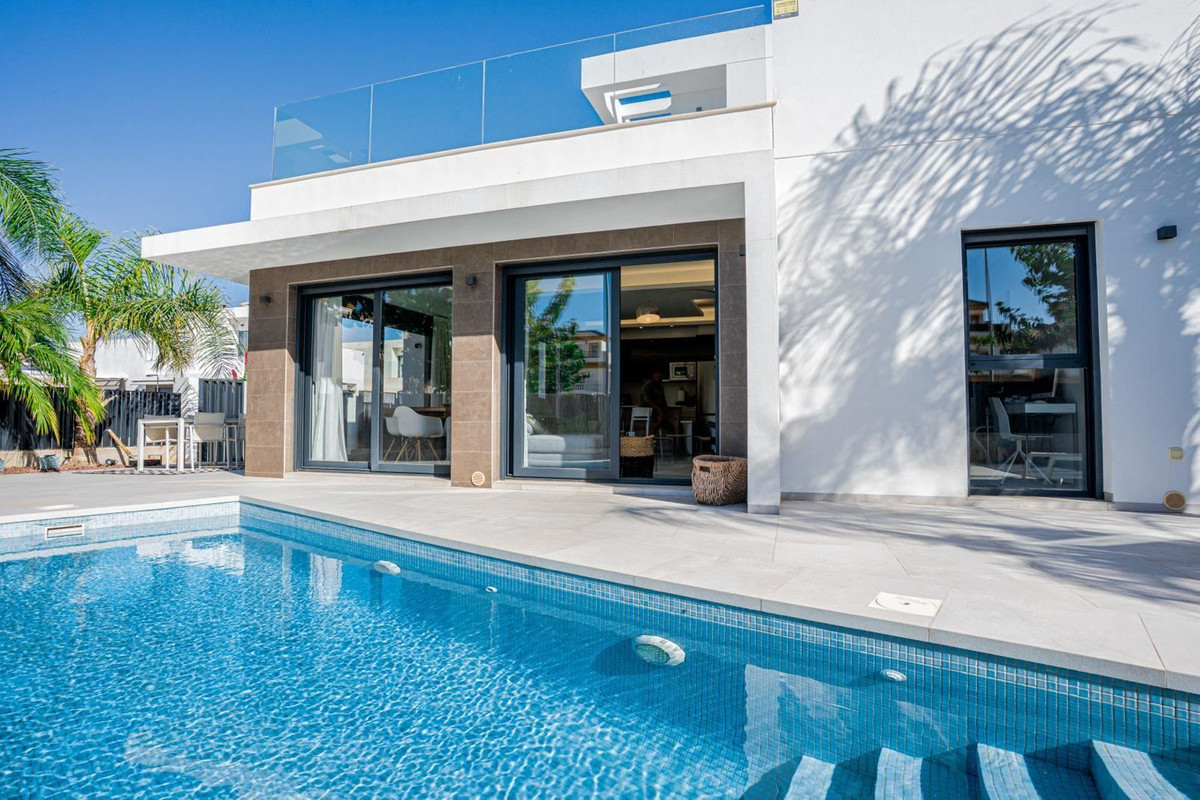 For sale - 3 Bedroom 2 Bathroom House - Detached Villa in San Fulgencio - La Marina  - Alicante