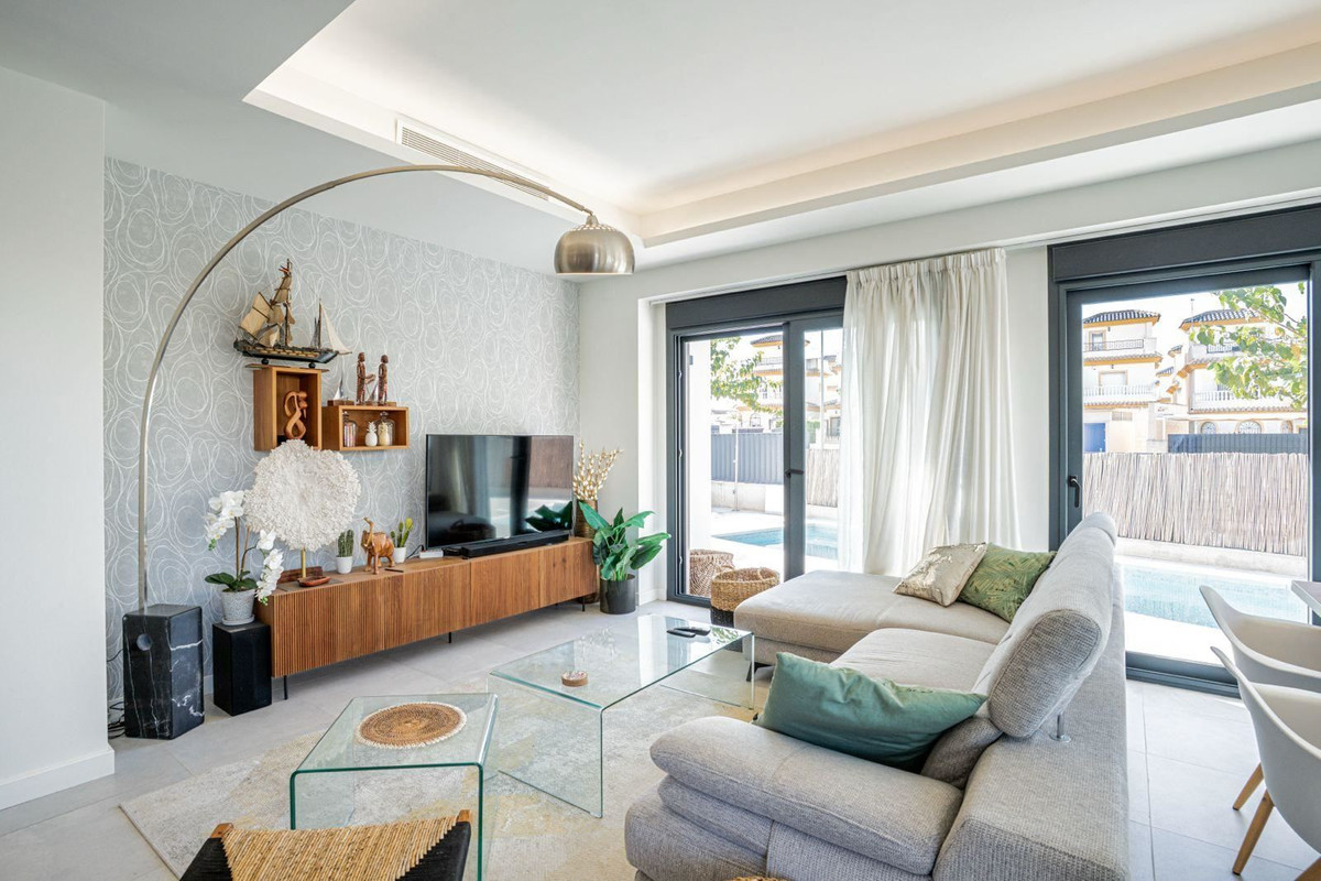 For sale - 3 Bedroom 2 Bathroom House - Detached Villa in San Fulgencio - La Marina  - Alicante