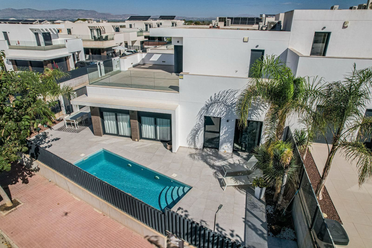 For sale - 3 Bedroom 2 Bathroom House - Detached Villa in San Fulgencio - La Marina  - Alicante