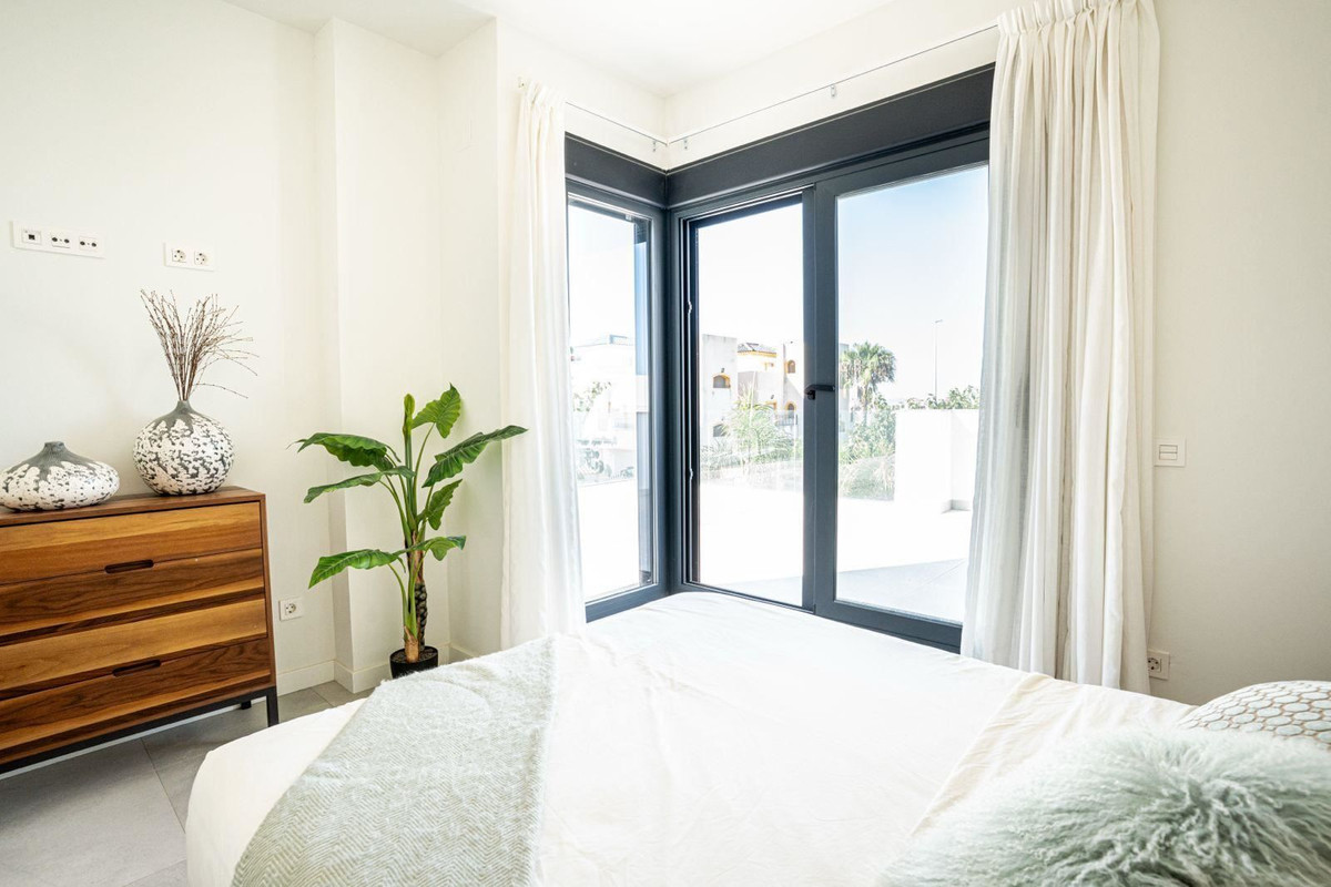 For sale - 3 Bedroom 2 Bathroom House - Detached Villa in San Fulgencio - La Marina  - Alicante