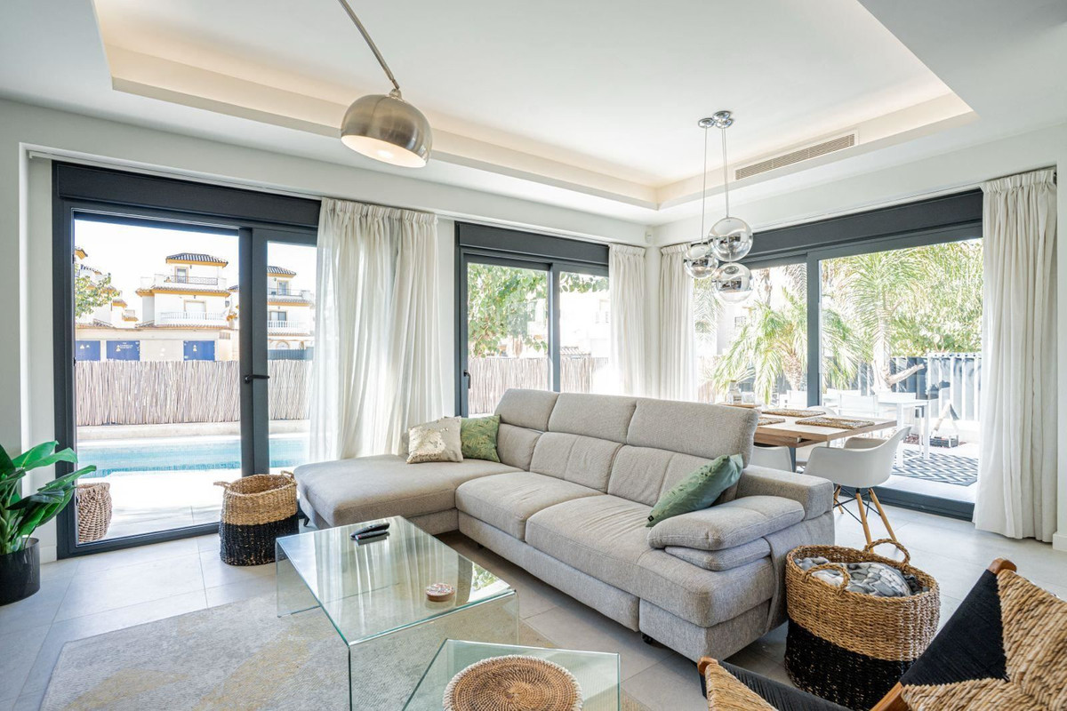 For sale - 3 Bedroom 2 Bathroom House - Detached Villa in San Fulgencio - La Marina  - Alicante