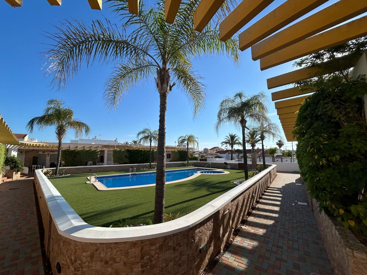 For sale - 2 Bedroom 1 Bathroom House - Townhouse in Orihuela - Mil Palmeras  - Alicante