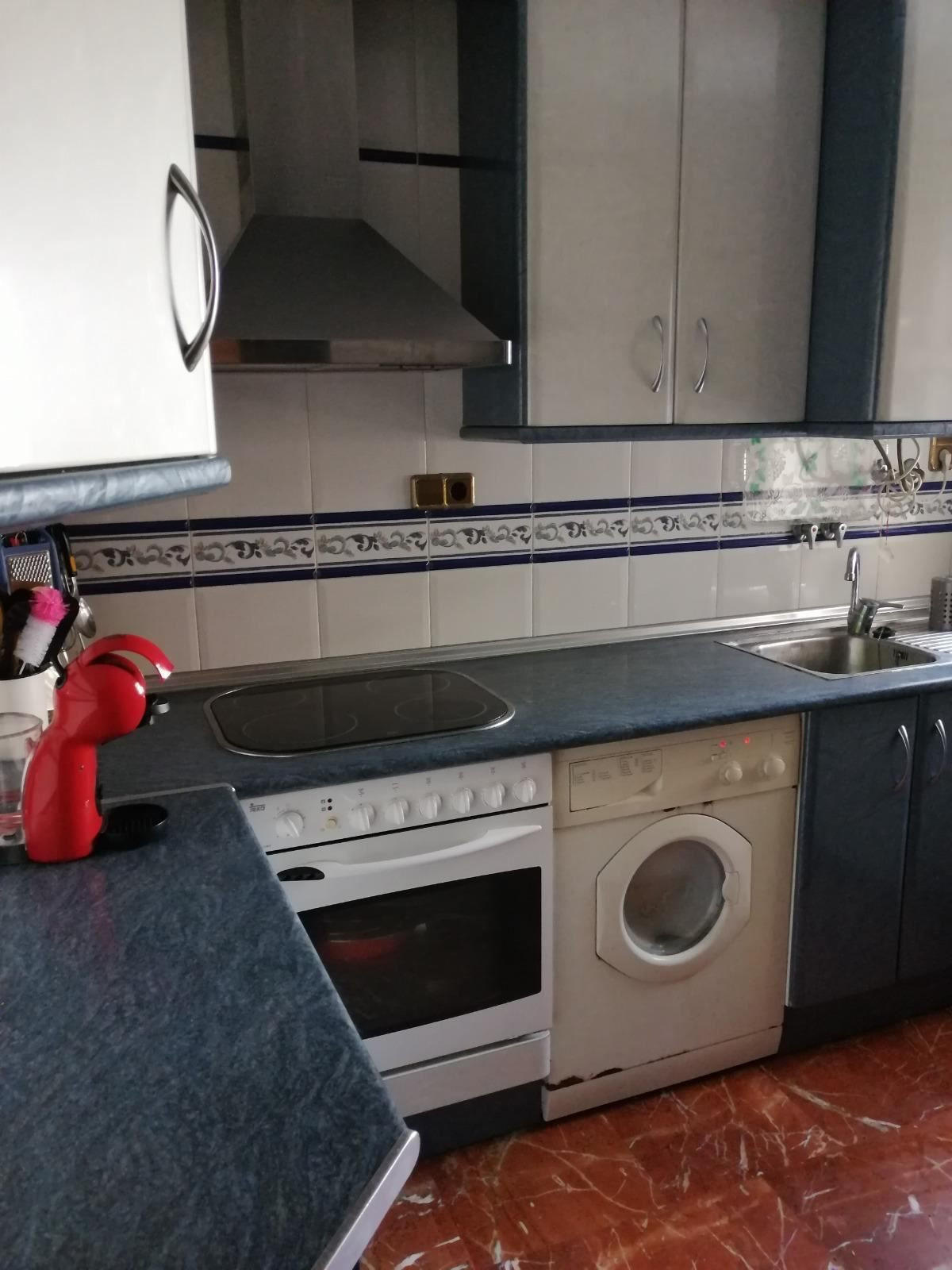 For sale - 3 Bedroom 2 Bathroom Apartment - Middle Floor Apartment in Torrevieja - Torrevieja Centro  - Alicante