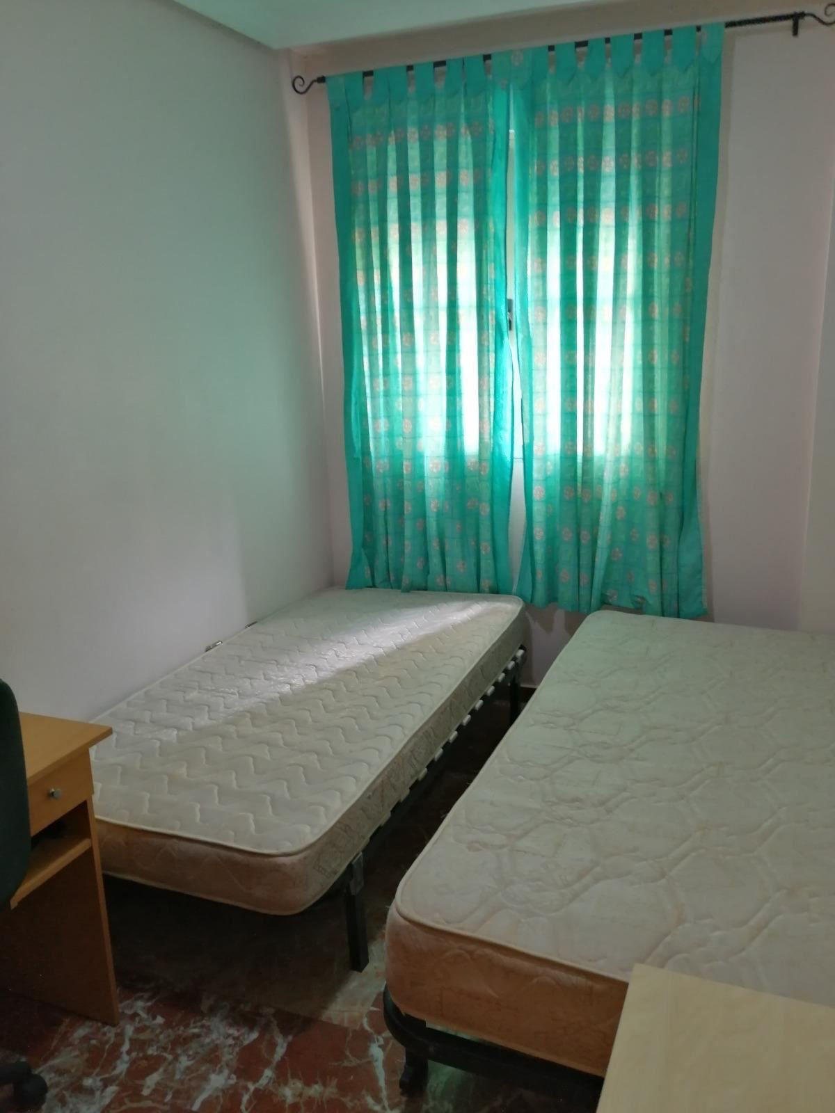 For sale - 3 Bedroom 2 Bathroom Apartment - Middle Floor Apartment in Torrevieja - Torrevieja Centro  - Alicante