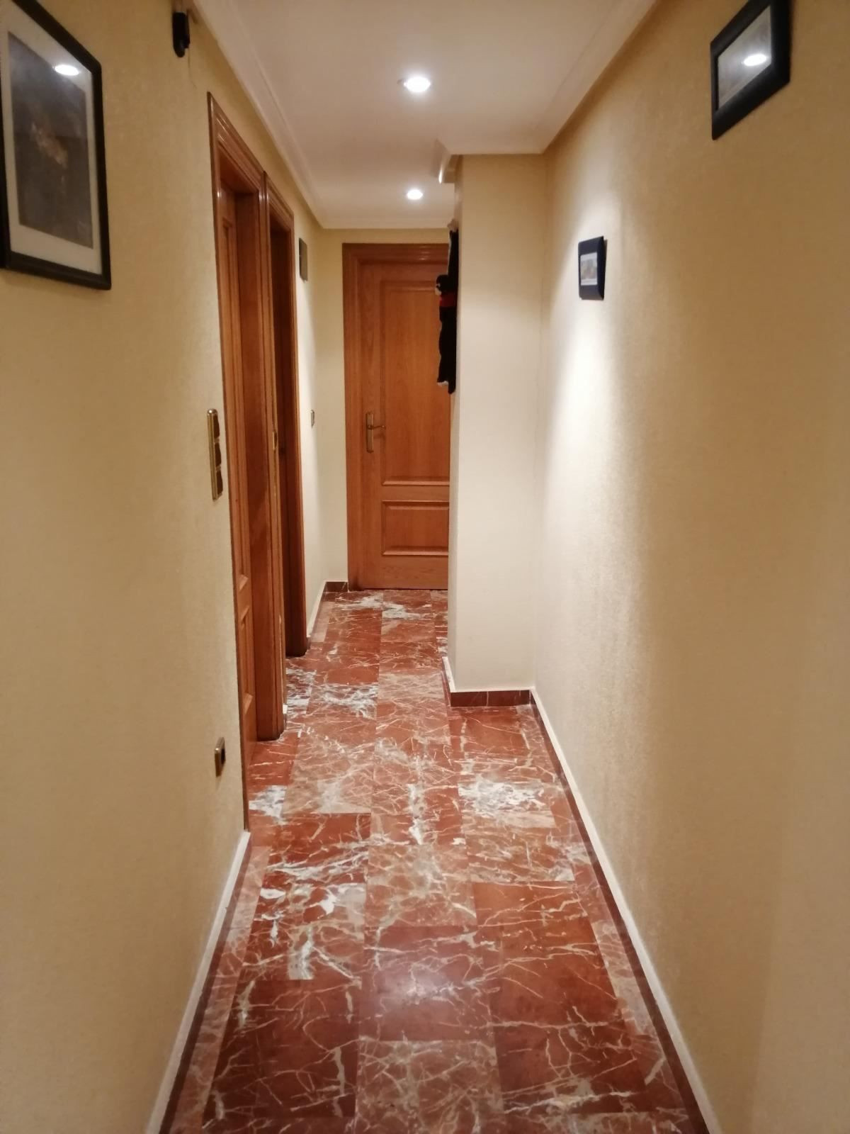 For sale - 3 Bedroom 2 Bathroom Apartment - Middle Floor Apartment in Torrevieja - Torrevieja Centro  - Alicante