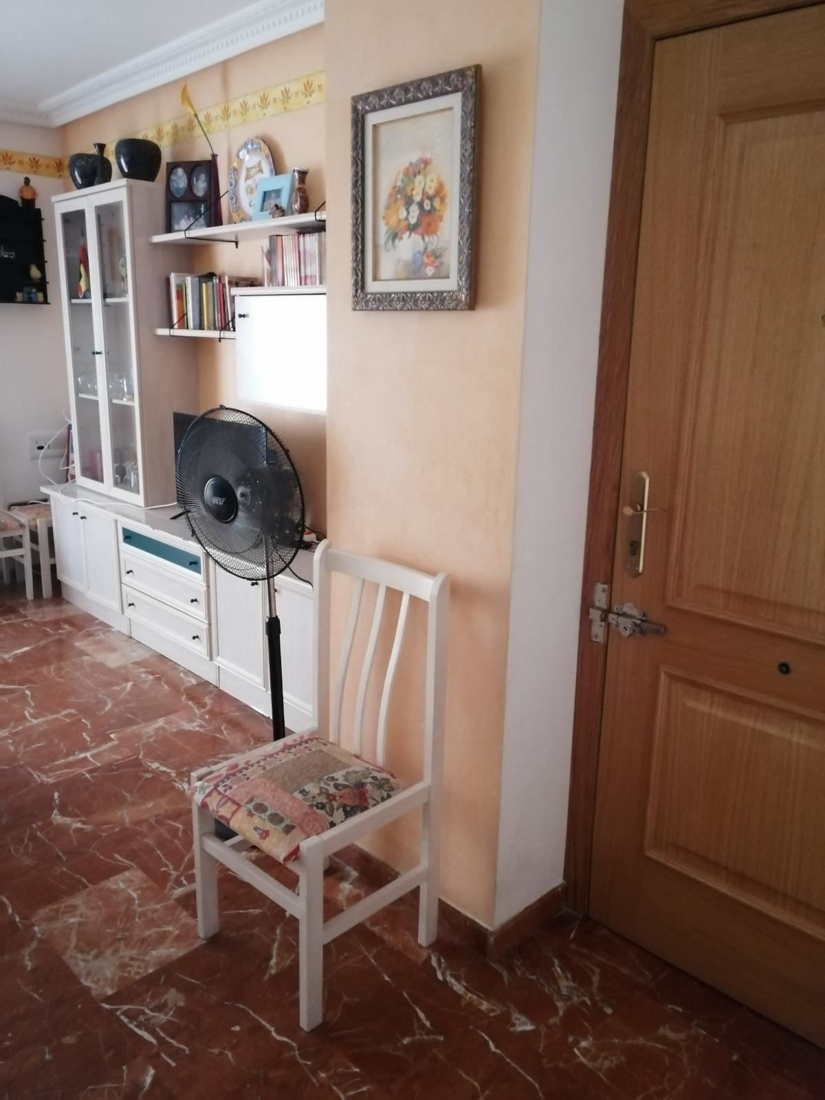 For sale - 3 Bedroom 2 Bathroom Apartment - Middle Floor Apartment in Torrevieja - Torrevieja Centro  - Alicante