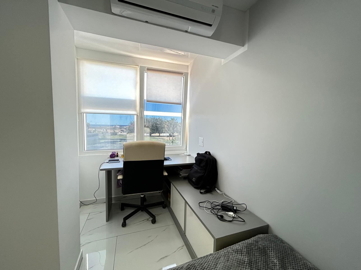 For sale - 2 Bedroom 1 Bathroom Apartment - Middle Floor Apartment in Torrevieja - Torrevieja Centro  - Alicante