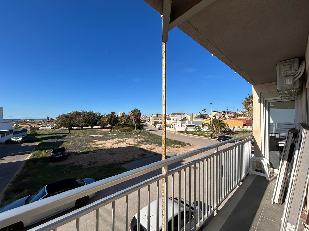For sale - 2 Bedroom 1 Bathroom Apartment - Middle Floor Apartment in Torrevieja - Torrevieja Centro  - Alicante