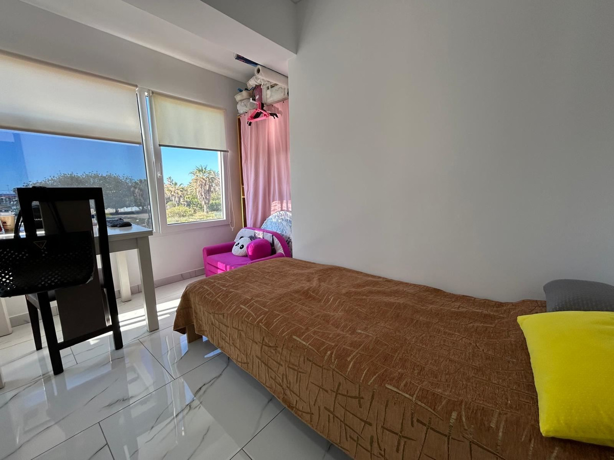 For sale - 2 Bedroom 1 Bathroom Apartment - Middle Floor Apartment in Torrevieja - Torrevieja Centro  - Alicante