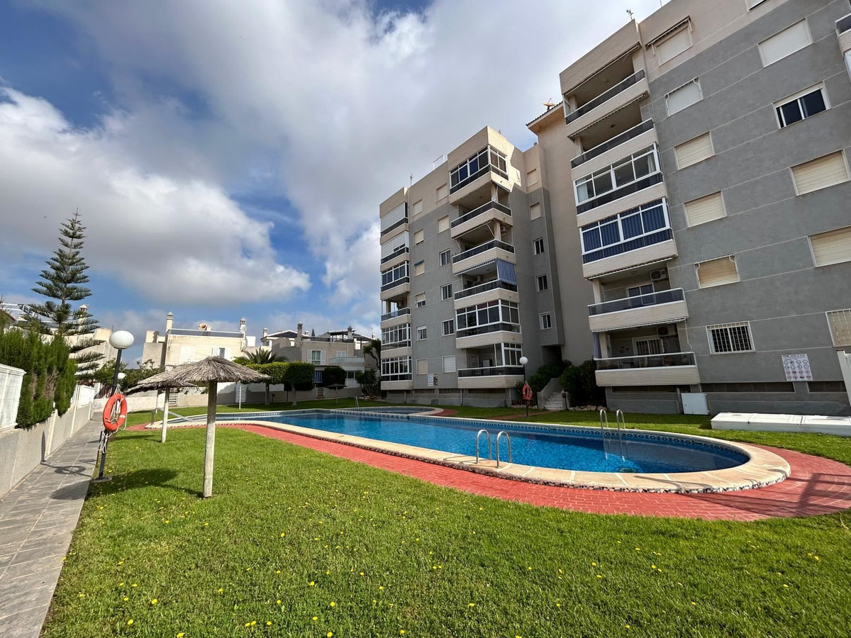 For sale - 3 Bedroom 2 Bathroom House - Townhouse in Torrevieja - Torrevieja Centro  - Alicante