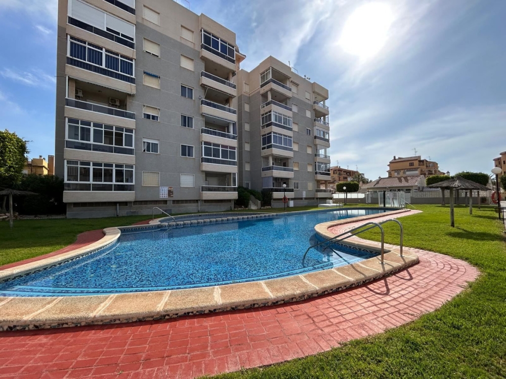 3 Bedroom 2 Bathroom House - Townhouse in Torrevieja