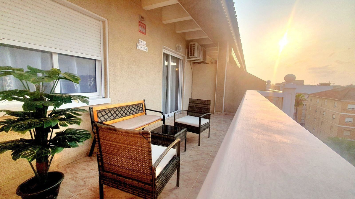 For sale - 1 Bedroom 1 Bathroom Apartment - Top Floor Apartment in Torrevieja - Torrevieja Centro  - Alicante