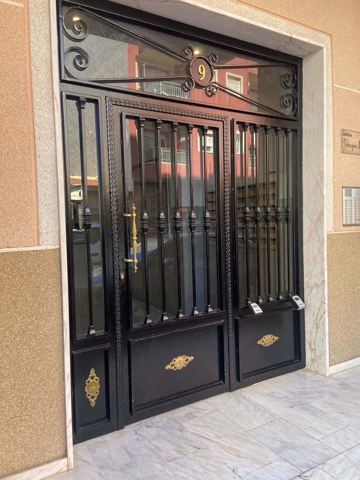For sale - 2 Bedroom 1 Bathroom Apartment - Middle Floor Apartment in Torrevieja - Torrevieja Centro  - Alicante