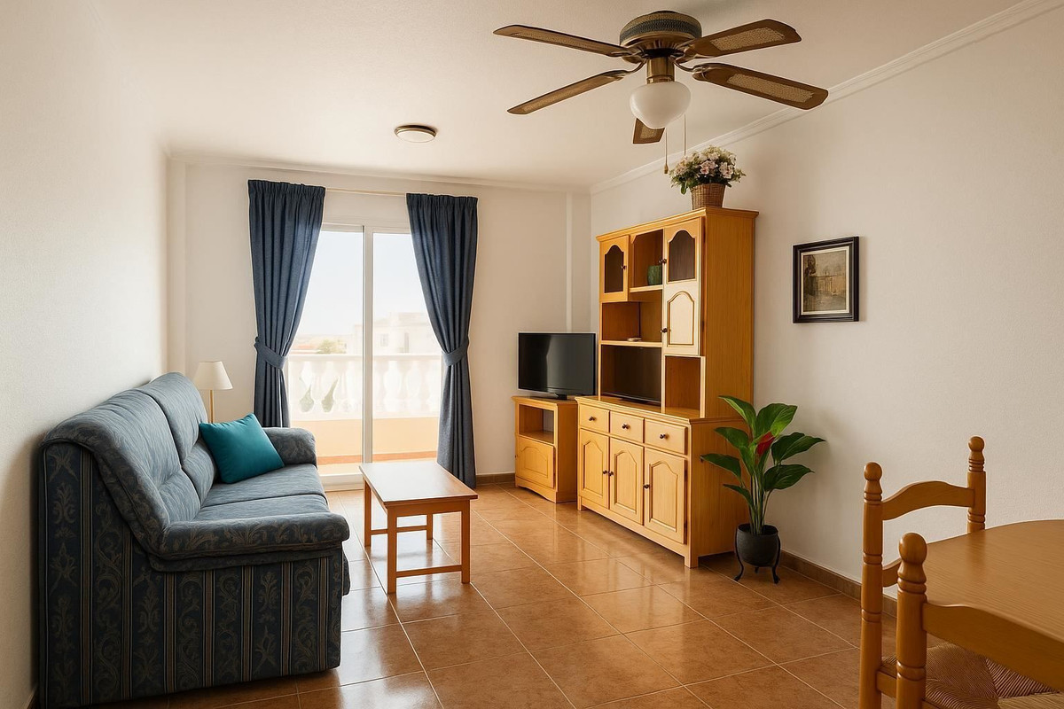 For sale - 2 Bedroom 1 Bathroom Apartment - Middle Floor Apartment in Torrevieja - Torrevieja Centro  - Alicante