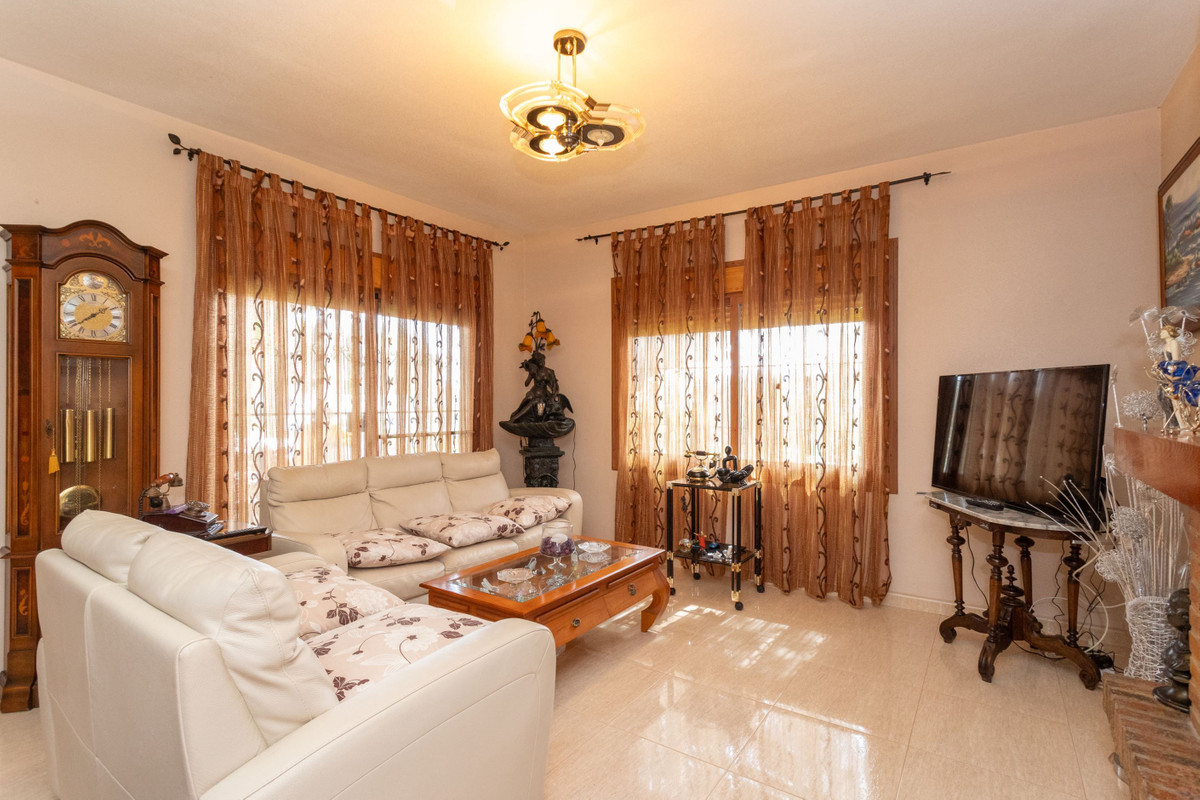 For sale - 3 Bedroom 3 Bathroom House - Detached Villa in Orihuela - Campoamor  - Alicante