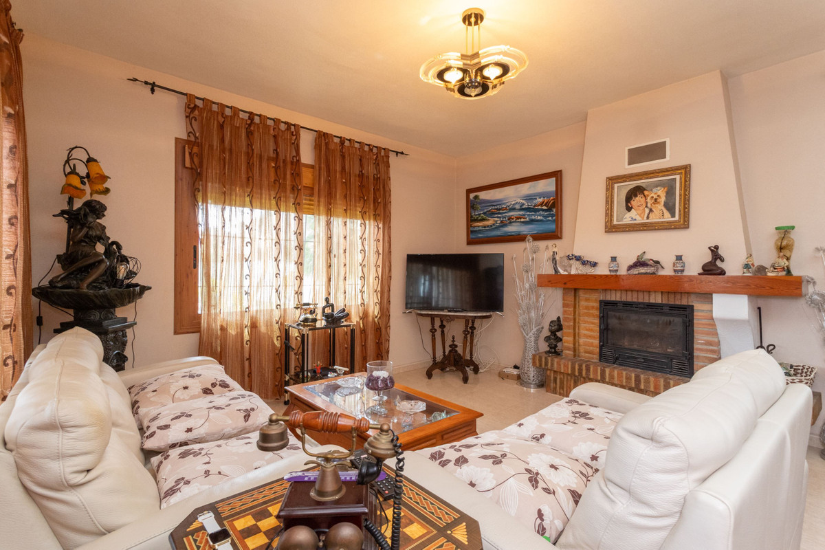 For sale - 3 Bedroom 3 Bathroom House - Detached Villa in Orihuela - Campoamor  - Alicante