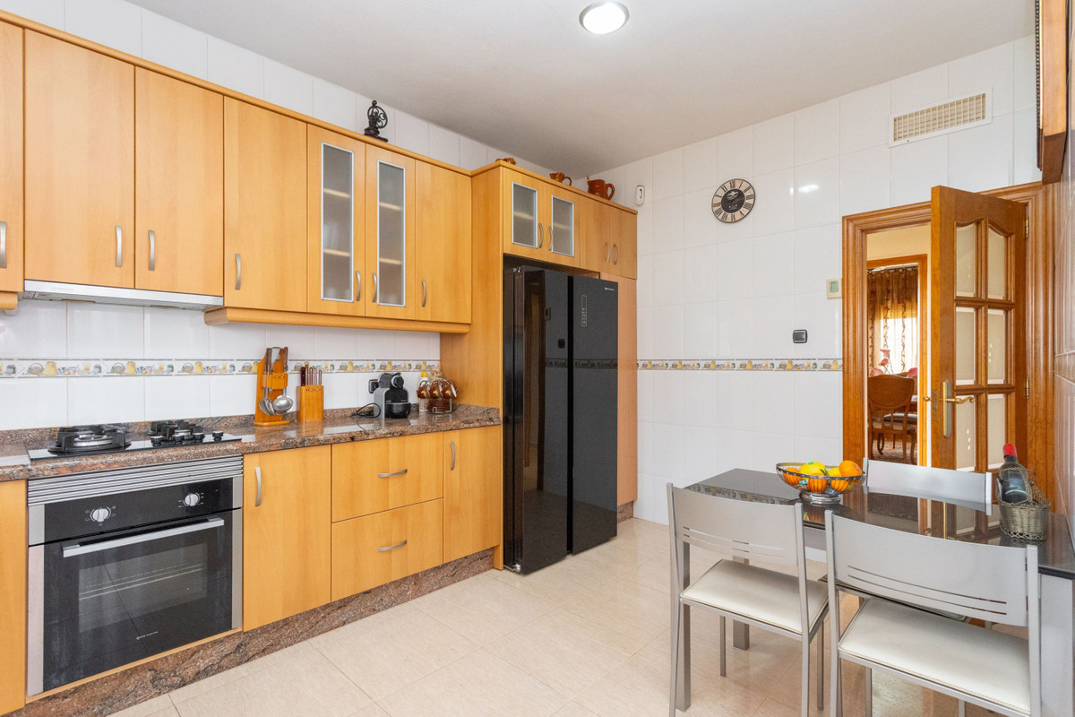 For sale - 3 Bedroom 3 Bathroom House - Detached Villa in Orihuela - Campoamor  - Alicante