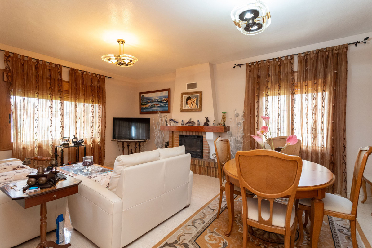 For sale - 3 Bedroom 3 Bathroom House - Detached Villa in Orihuela - Campoamor  - Alicante