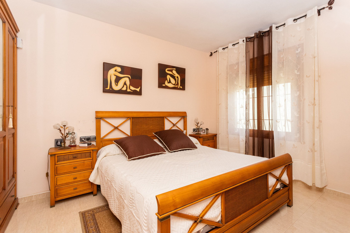 For sale - 3 Bedroom 3 Bathroom House - Detached Villa in Orihuela - Campoamor  - Alicante