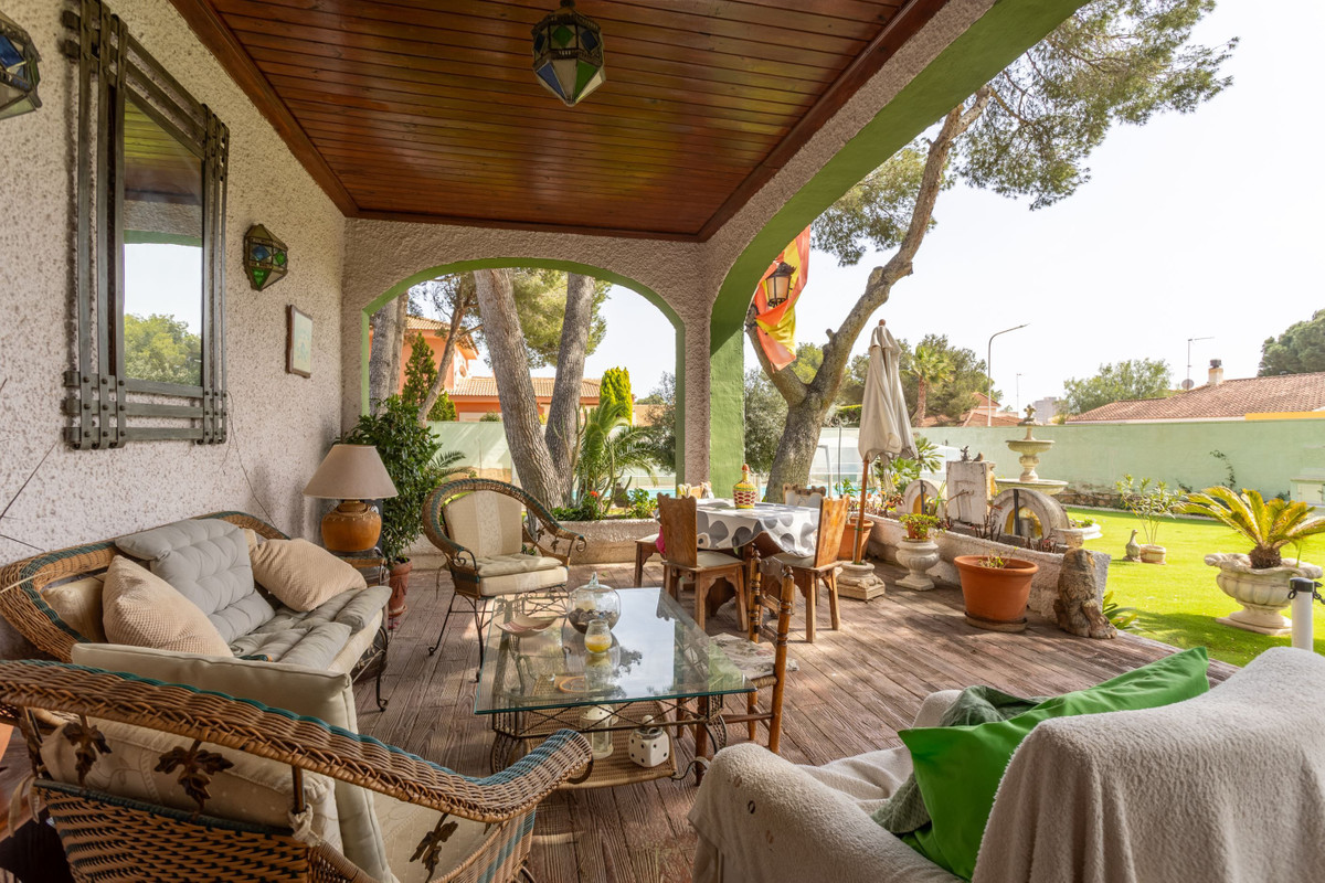 For sale - 3 Bedroom 3 Bathroom House - Detached Villa in Orihuela - Campoamor  - Alicante