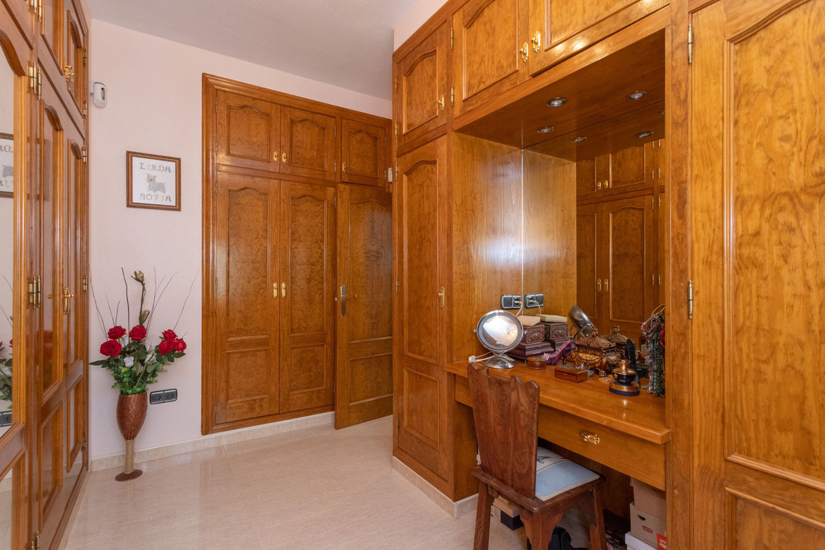 For sale - 3 Bedroom 3 Bathroom House - Detached Villa in Orihuela - Campoamor  - Alicante