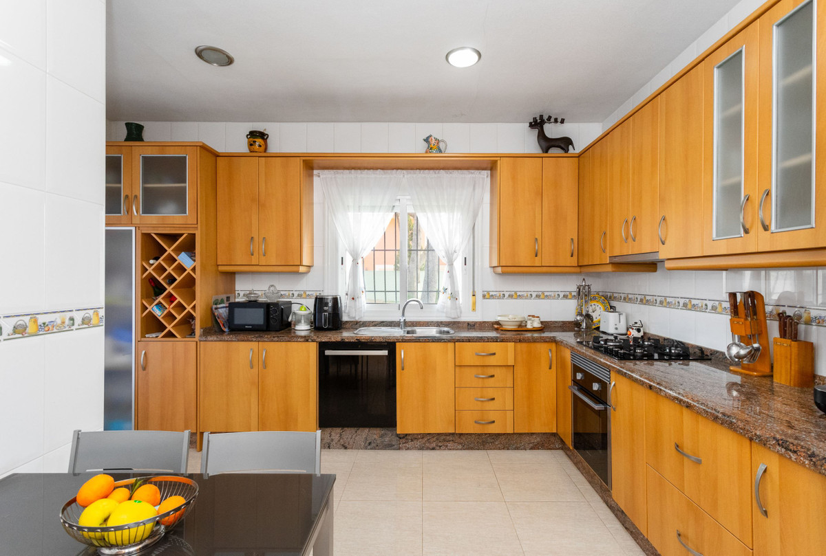 For sale - 3 Bedroom 3 Bathroom House - Detached Villa in Orihuela - Campoamor  - Alicante