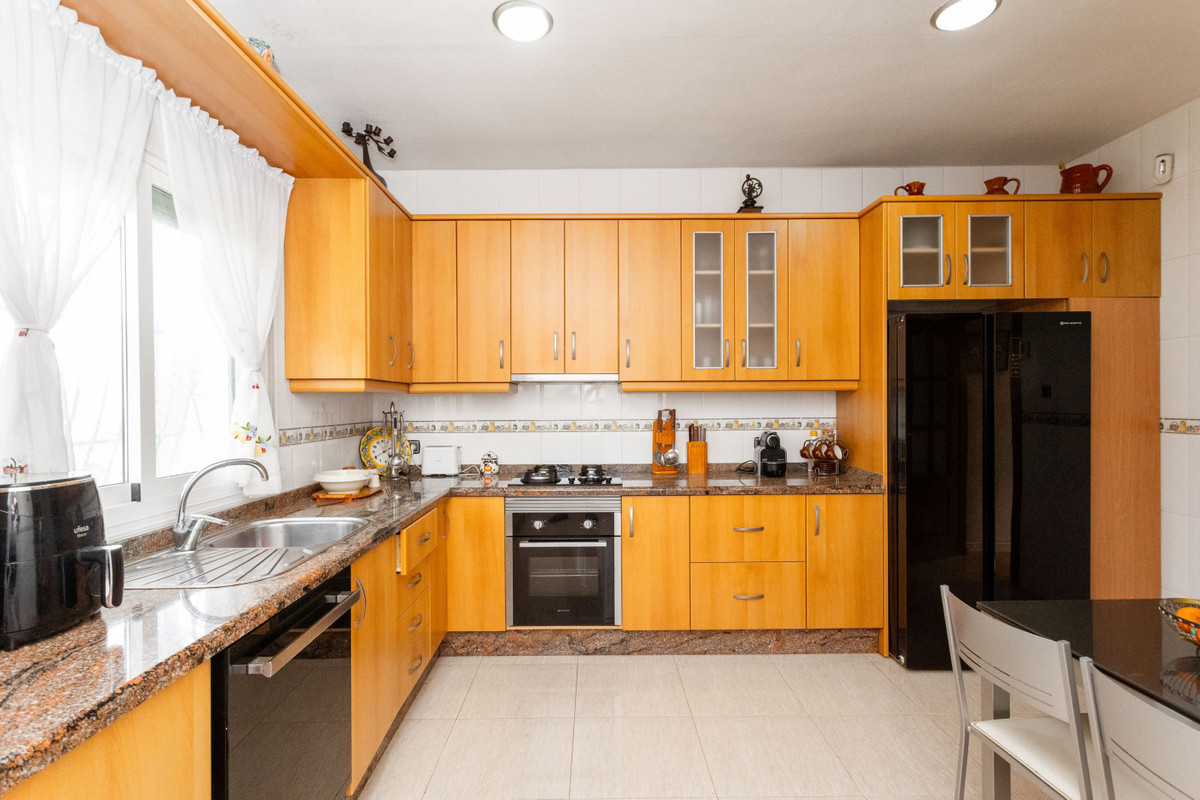 For sale - 3 Bedroom 3 Bathroom House - Detached Villa in Orihuela - Campoamor  - Alicante