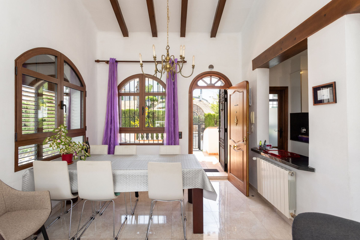 For sale - 4 Bedroom 2 Bathroom House - Detached Villa in Orihuela - Villamartin  - Alicante