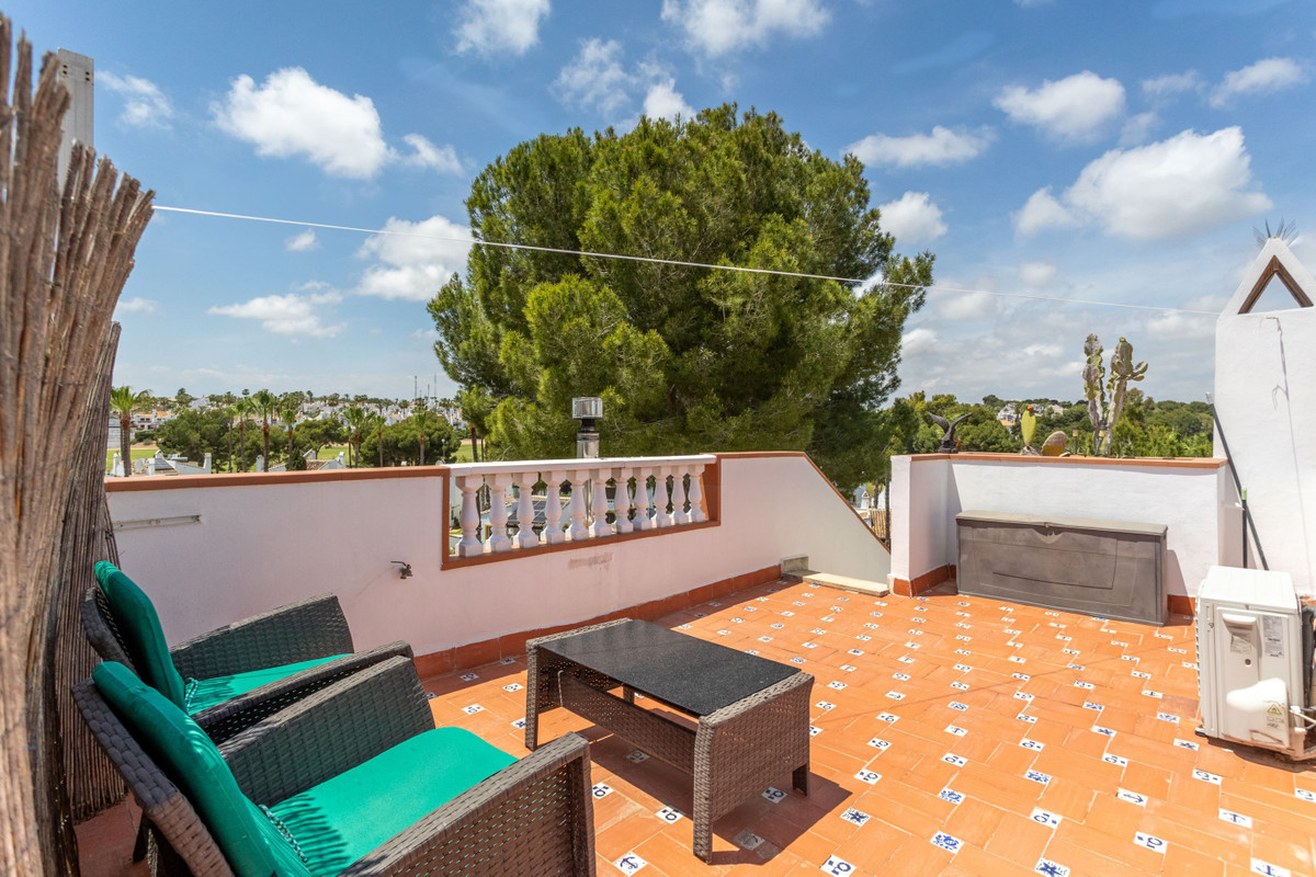 For sale - 4 Bedroom 2 Bathroom House - Detached Villa in Orihuela - Villamartin  - Alicante