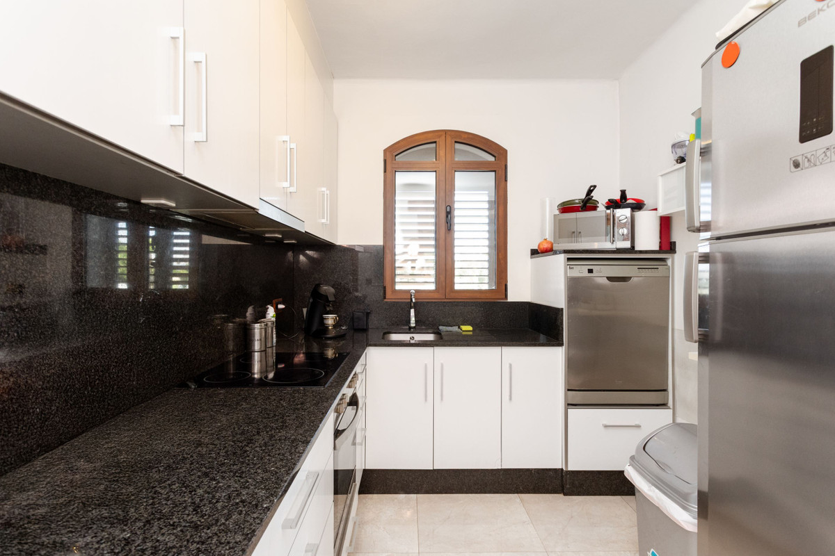 For sale - 4 Bedroom 2 Bathroom House - Detached Villa in Orihuela - Villamartin  - Alicante