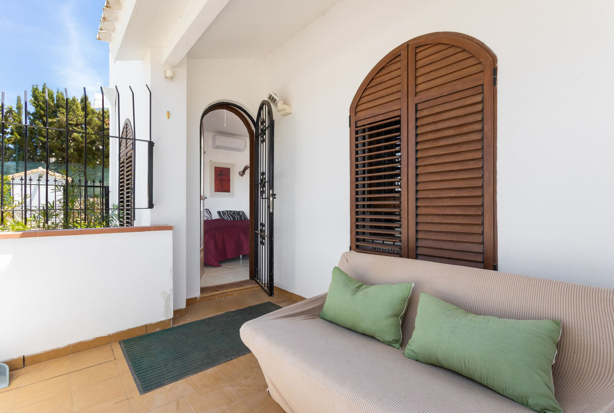 For sale - 4 Bedroom 2 Bathroom House - Detached Villa in Orihuela - Villamartin  - Alicante