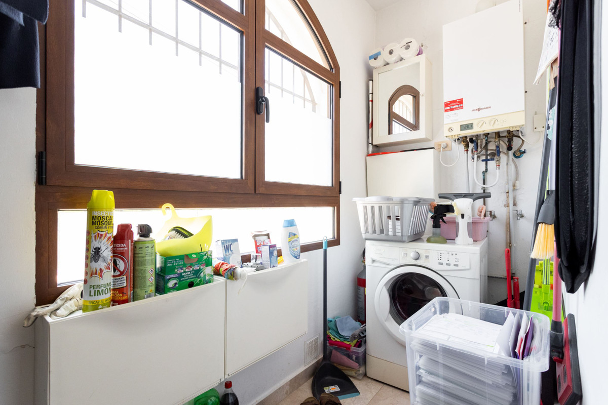 For sale - 4 Bedroom 2 Bathroom House - Detached Villa in Orihuela - Villamartin  - Alicante