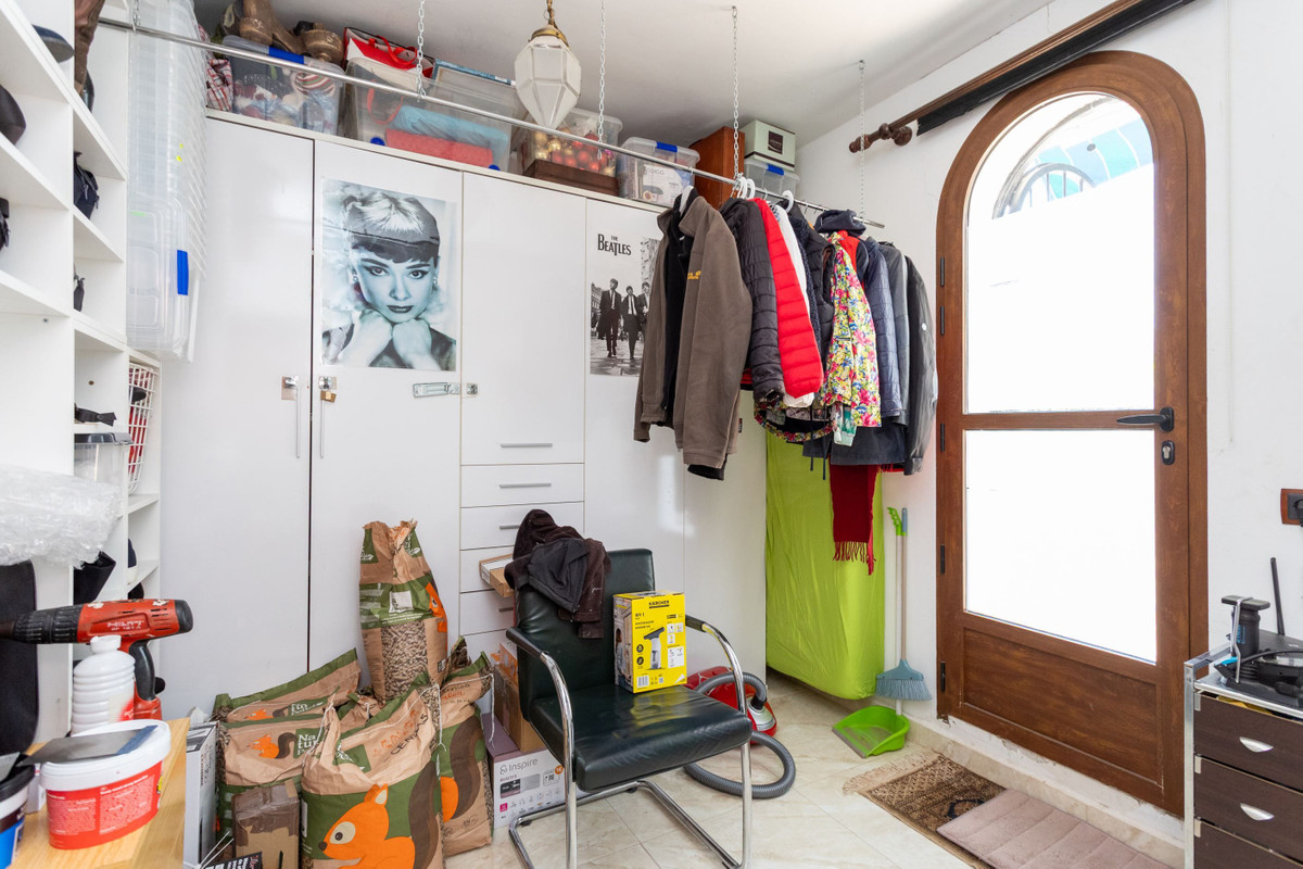 For sale - 4 Bedroom 2 Bathroom House - Detached Villa in Orihuela - Villamartin  - Alicante