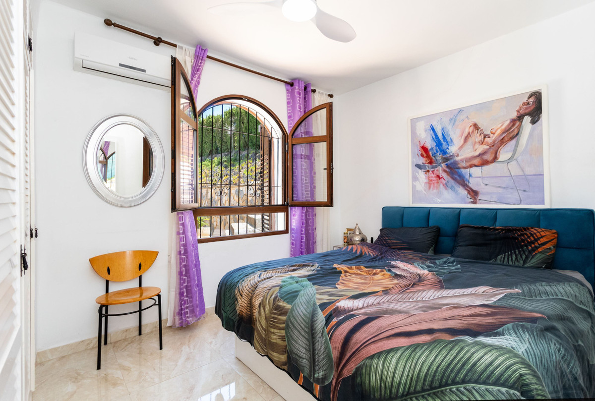 For sale - 4 Bedroom 2 Bathroom House - Detached Villa in Orihuela - Villamartin  - Alicante