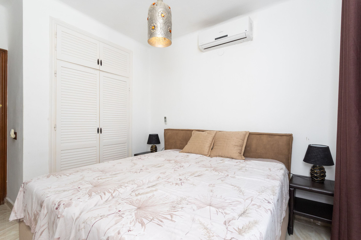 For sale - 4 Bedroom 2 Bathroom House - Detached Villa in Orihuela - Villamartin  - Alicante