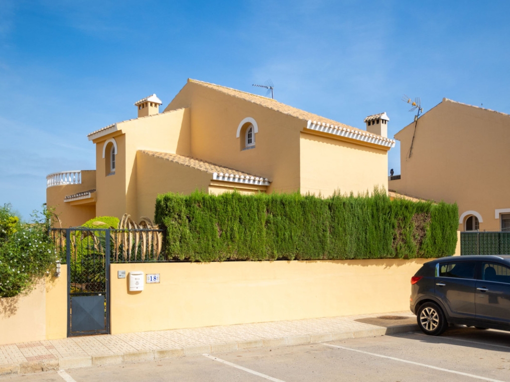 3 Bedroom 2 Bathroom House - Detached Villa in Cartagena