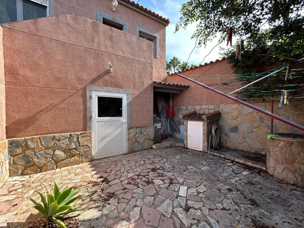 For sale - 6 Bedroom 3 Bathroom House - Detached Villa in San Fulgencio - La Marina  - Alicante