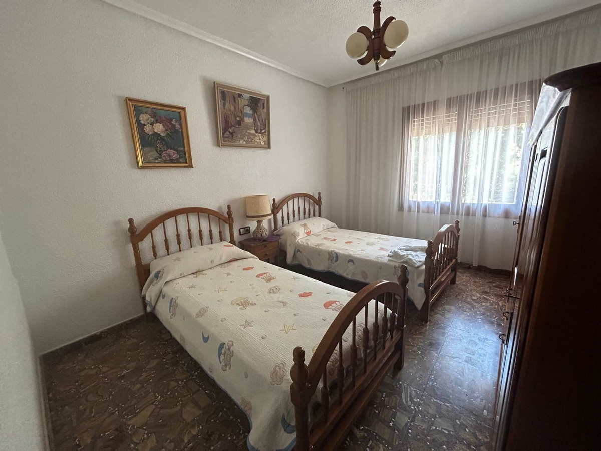 For sale - 6 Bedroom 3 Bathroom House - Detached Villa in San Fulgencio - La Marina  - Alicante