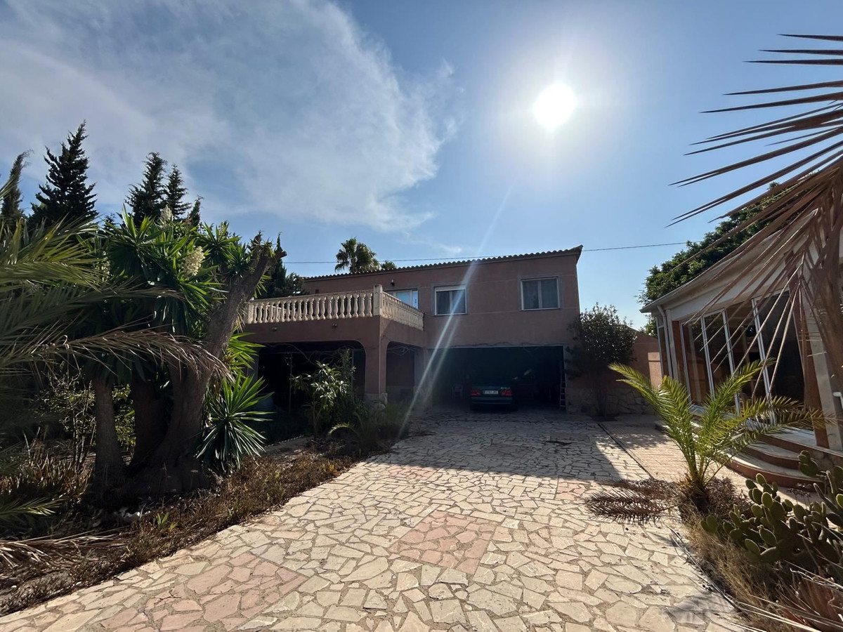 For sale - 6 Bedroom 3 Bathroom House - Detached Villa in San Fulgencio - La Marina  - Alicante