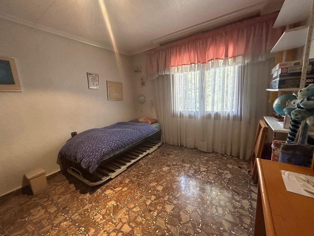 For sale - 6 Bedroom 3 Bathroom House - Detached Villa in San Fulgencio - La Marina  - Alicante