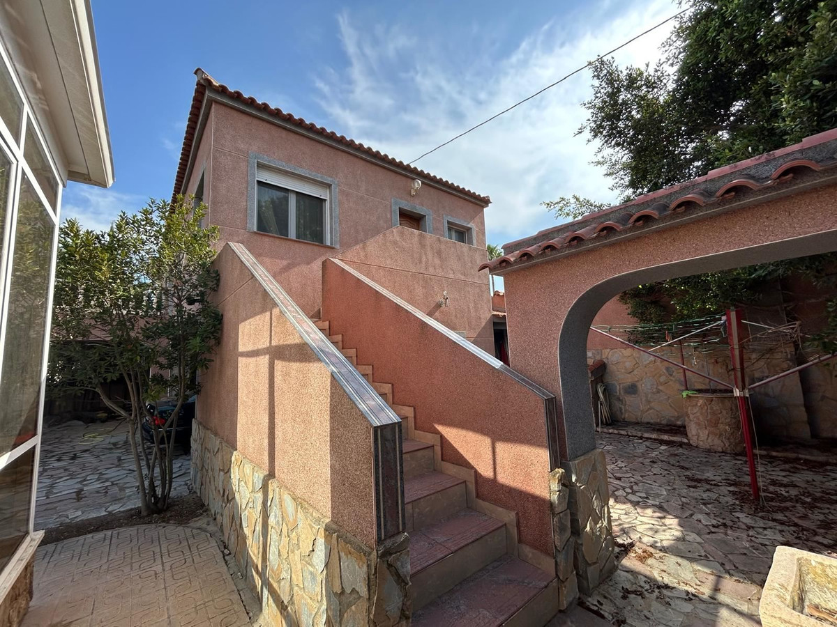 For sale - 6 Bedroom 3 Bathroom House - Detached Villa in San Fulgencio - La Marina  - Alicante