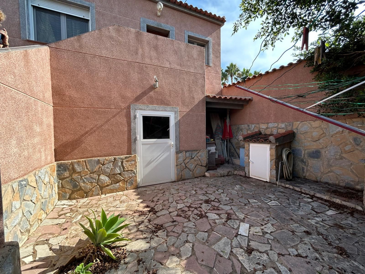 For sale - 6 Bedroom 3 Bathroom House - Detached Villa in San Fulgencio - La Marina  - Alicante